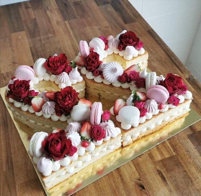 A cukrász feldíszítette a tortát, és még egy szép képet is készített róla az Instagramra, mielőtt rájött, hogy mi a baj.