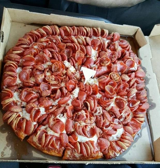 „Dupla adag szalámit rendeltem a pizzámra."