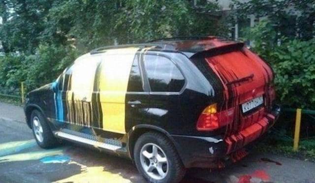 Valaki nem örült neki, hogy ide állt a BMW-jével.