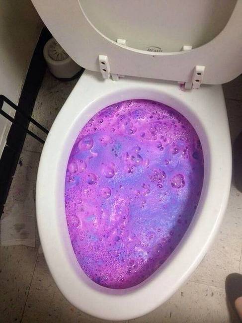 „A férjem úgy gondolta, hogy vicces lesz, ha a WC-be dobja a fürdőbombát."