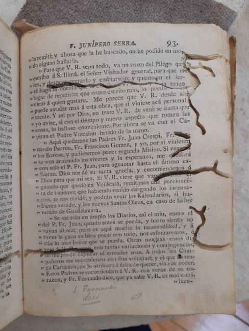 Ez történik, ha a könyvmolyok szépen lassan megesznek egy könyvet. Ez egy 1787-es kiadás.