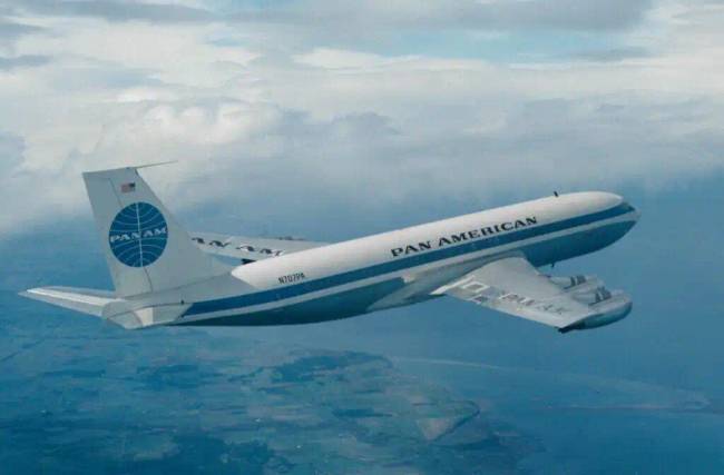 Miért van púp a Boeing 747-es repülőgépen? Hogyan jelent meg és mi a funkciója?