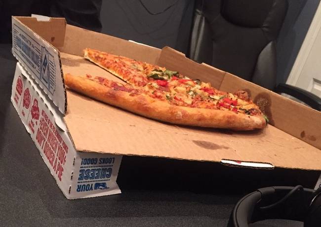 Pizzás dobozból állvány.