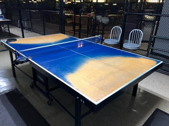 Ezen a pingpongasztalon már 20 éve játszanak az emberek.