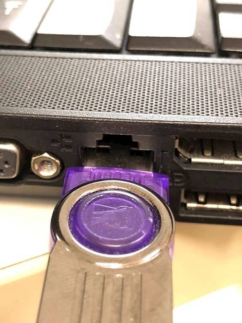 Nem működött a pendrive.