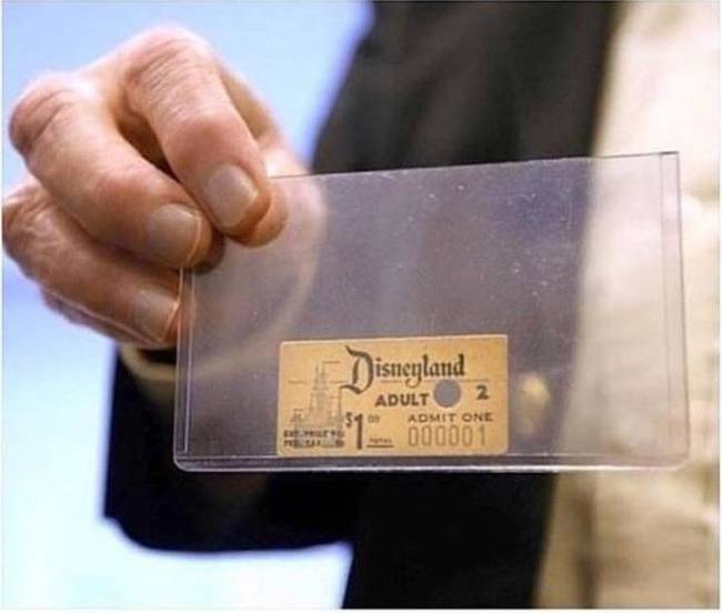 Az első eladott jegy Disney-landbe.