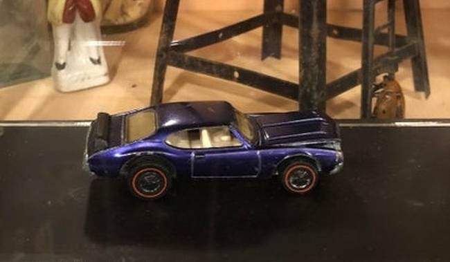 „Ezt az 1971 Purple 442-t 9 másik autóval együtt vettem 4 dollárért egy bolhapiacon. Kiderült, hogy a Hot Wheels egyik legritkább modellje, és 2.800 dollárért adtam el."