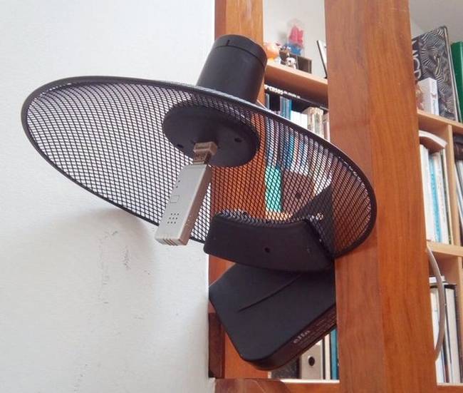 „Ezt készítettem egy régi tévéantennából és egy USB-s Wi-Fi jelerősítőből."