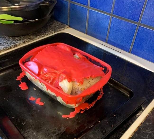 „A sonkát letakartam egy műanyag fedéllel, majd betettem a sütőbe. Soha nem csináltam még ennél nagyobb ostobaságot."