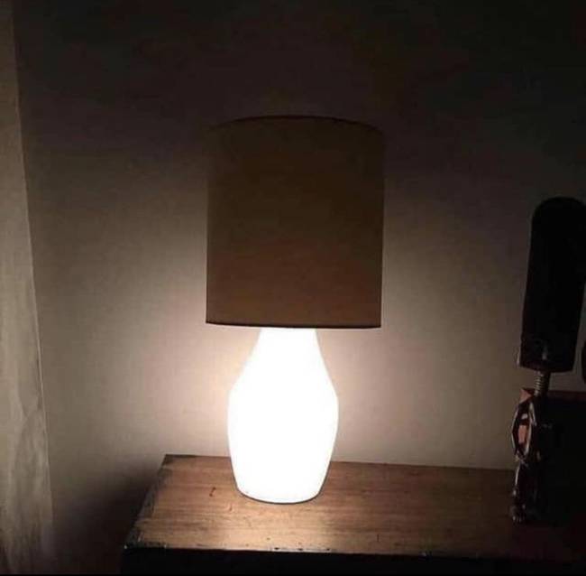 Meglehetősen szokatlan fordított lámpa.