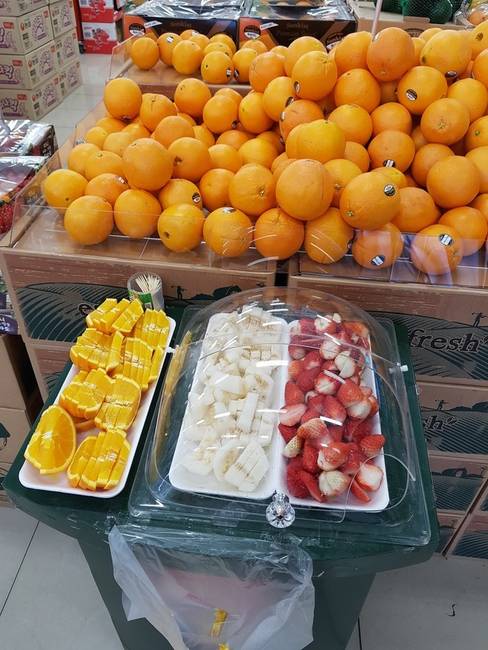 A szupermarketekben ingyen kóstolók várják a vásárlókat.