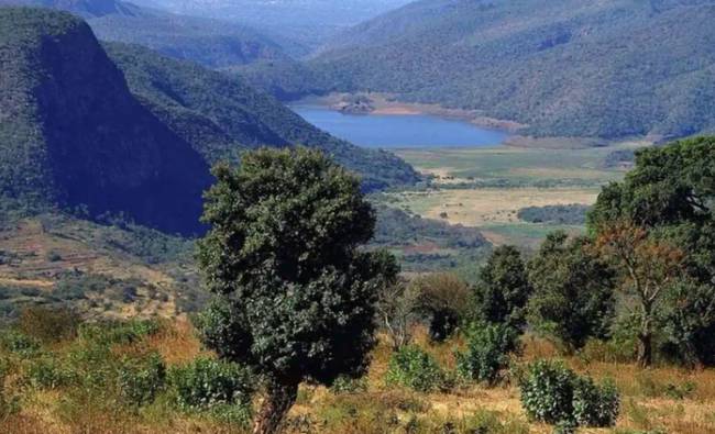 Egy rejtélyes tó Afrikában, ahonnan nem lehet elvinni a vizet. Mi ennek a különleges helynek a titka?