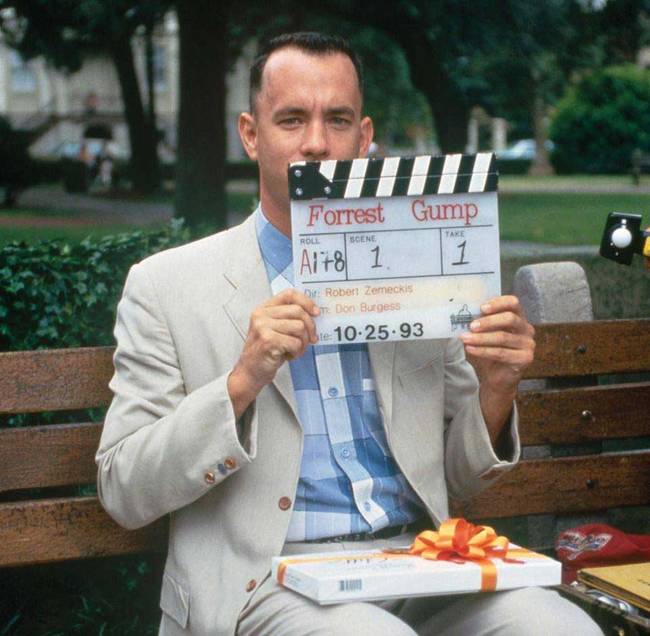Tom Hanks, a Forrest Gump című film forgatásának megkezdése pillanatában, 1990-ben.