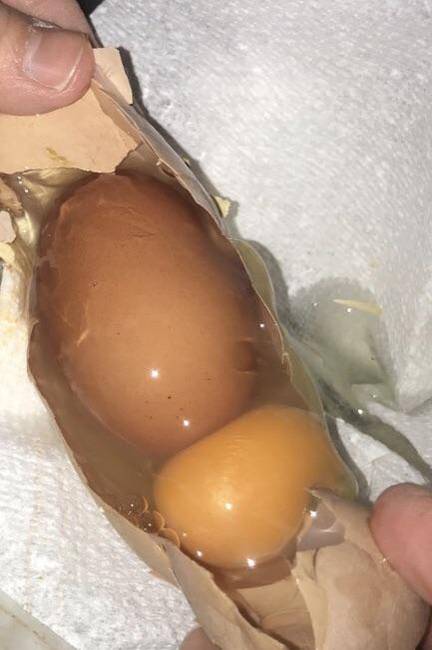 „Életemben először találtam olyan tojást, amiben egy másik, teljes tojás van."