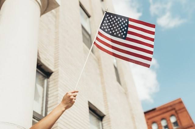 Automatikusan azt feltételezik, hogy az interneten mindenki amerikai, míg be nem bizonyosodik ennek az ellenkezője.