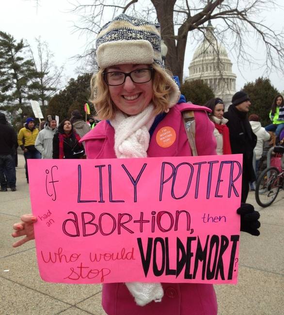 Egy abortusz ellenes tüntető, akinek először talán el kellett volna olvasnia a Harry Potter könyveket.