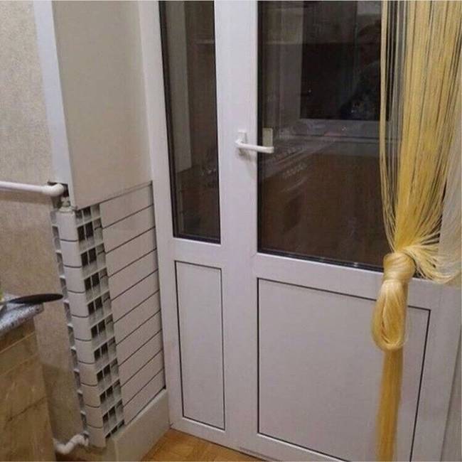 A vízvezeték szerelő meglehetősen sajátos gondolkodással szerelte be ezt a radiátort.