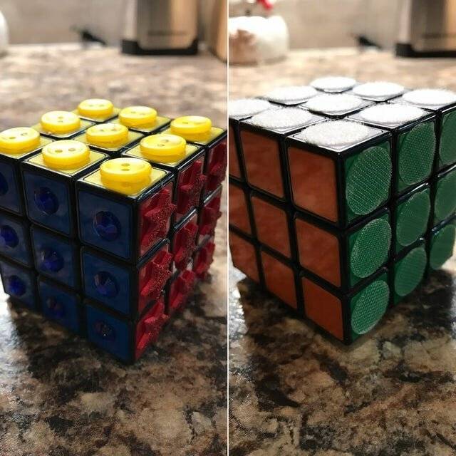 Ezt a Rubik-kockát, látássérült emberek számára találták fel.
