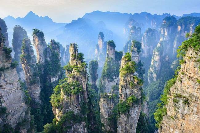 Zhangjiajie hegyvidék, Kína. Itt forgatták az Avatar című filmet.