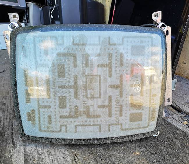 Valaki nagyon sokat Pac-Man-ezett ezen a régi tévéképernyőn.
