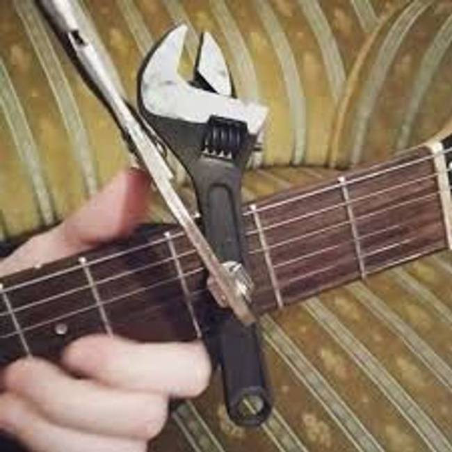 „Nincs akkordlefogód a gitárodhoz? Ne aggódj, a találmányomnak köszönhetően percek alatt készíthetsz egy sajátot."