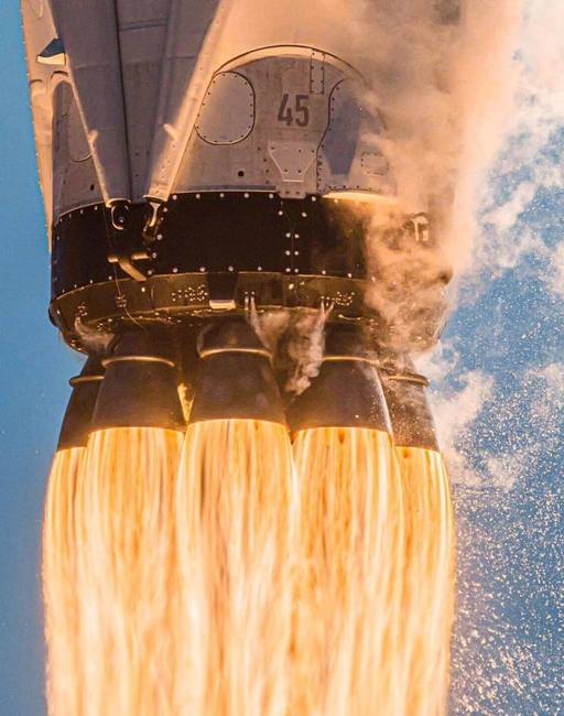 A Space X Falcon 9 indítása.