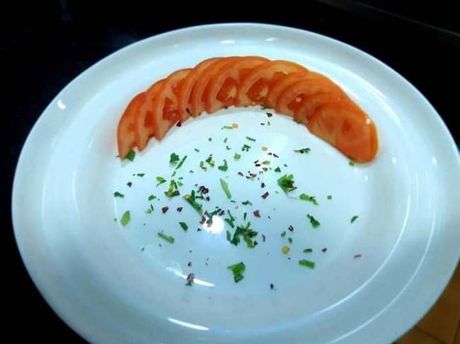 „Egy lány fűszeres vegán omlettet kért, paradicsommal az éttermemben. Remélem, ízlett neki."