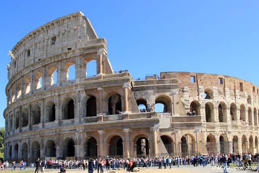 A római Colosseum most olyan üresen áll, ahogy titkon mindig szerettük volna, amikor turistaként meglátogattuk.