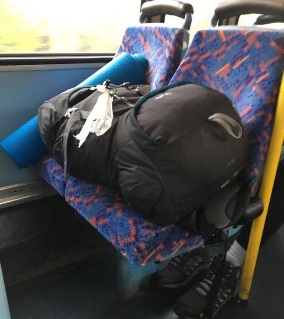 A legegyszerűbb módja annak, hogy magadra haragítsd a buszon utazó embereket.