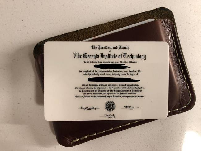 „Az egyetem elküldte nekem a diplomám mini verzióját, hogy mindig nálam lehessen a pénztárcámban."