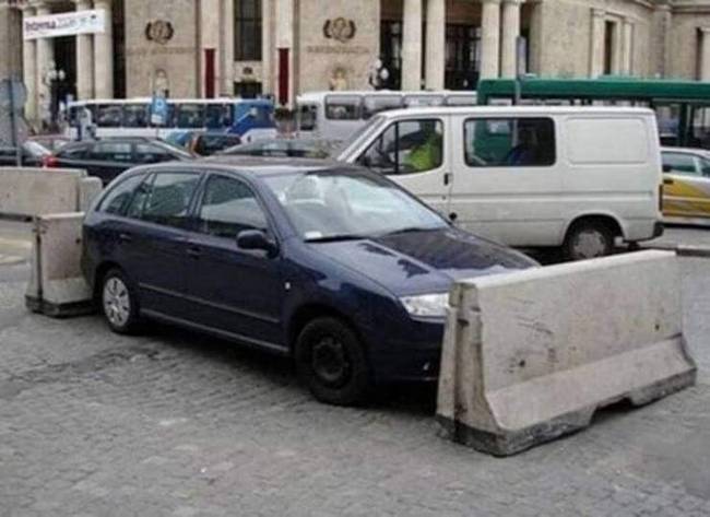 Ha már a parkolás nem megy neki, reméljük centizgetésben ügyesebb.