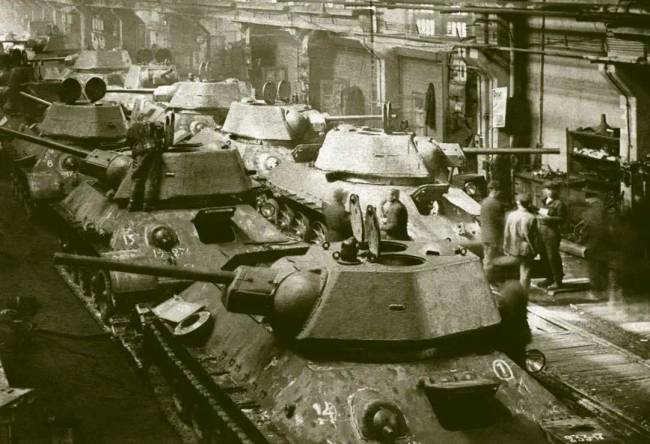 A németek csak 1943-ban vették észre, hogy valami nem stimmel a tankjuk szürke festékével: miért döntöttek úgy, hogy lecserélik, és miért volt eleinte szürke a tank?