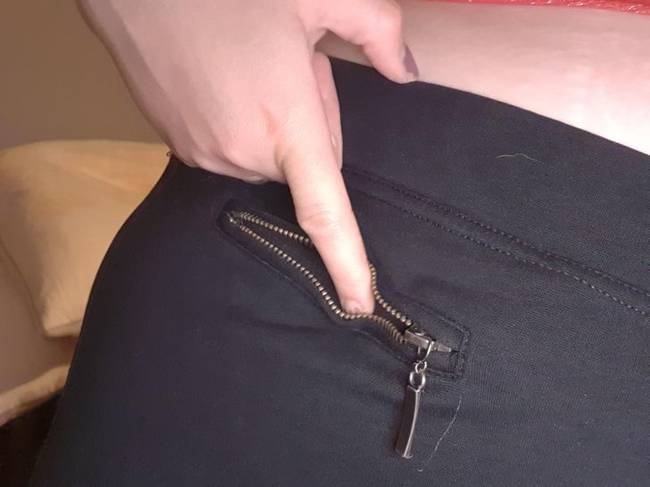 „Ezeknek a nadrágoknak nincs zsebük, csak egy cipzárt varrtak rájuk, hogy utánozzák őket."