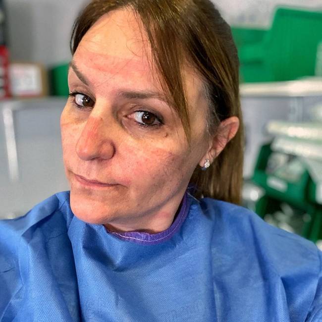 „Tudod az igazság az, hogy ezek a lenyomatok egyáltalán nem a legrosszabbak, amik történtek velünk. Sokkal rosszabb az, amit láttunk, amit átéltünk, és már nem leszünk képesek elfelejteni.”