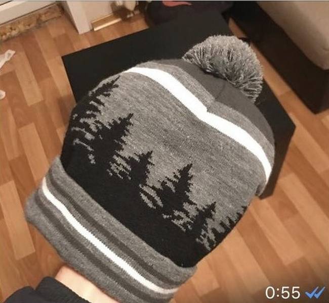 „A kisöcsém elveszítette a szarvasos sapkáját, majd égen-földön keresve végül megtaláltuk. Nagy meglepetésemre azonban egy szarvas sem volt a sapkán, ezért megkérdeztem tőle, hogy hol vannak róla a szarvasok? Mire ő: a fák között...”