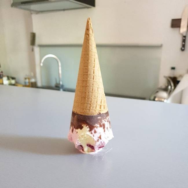 „A barátom így tette le a fagyiját az asztalra, amíg elszaladt pisilni."