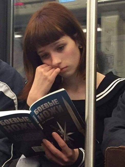 A könyv címe: Harci kések.