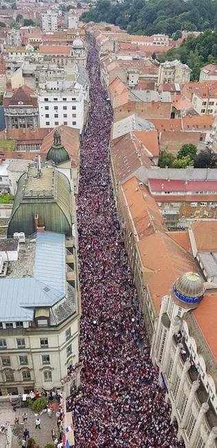 A VB ezüstérmes horvát labdarúgó válogatott köszöntése.