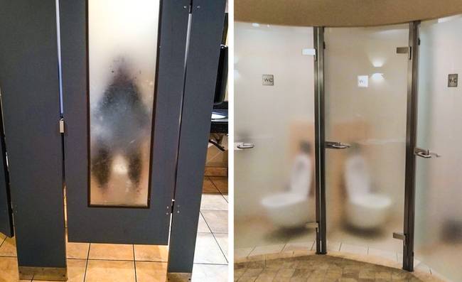 Az átlátszó ajtó sosem túl jó választás egy nyilvános WC esetében.