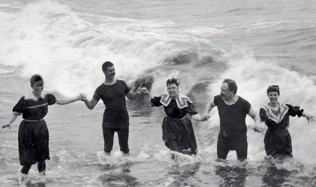Úszók az Asbury Parkban, New Jersey-ben. 1905.