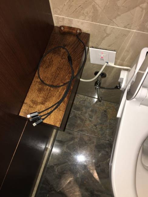 Ebben a londoni szállodában gondolnak a vécén telefonozó emberekre.