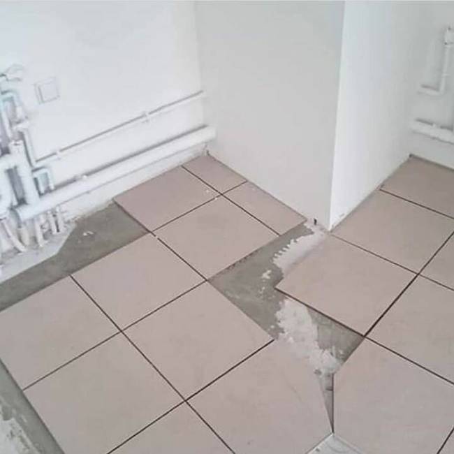 Letették őket, ezek a fránya járólapok meg sehogy sem akartak összhangba jönni.