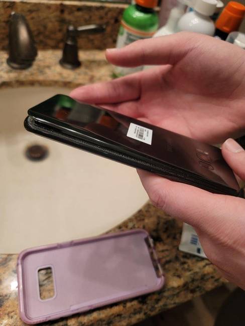 Ezeknek a szülőknek még szokniuk kell a törékeny érintőképernyőt telefonokat.