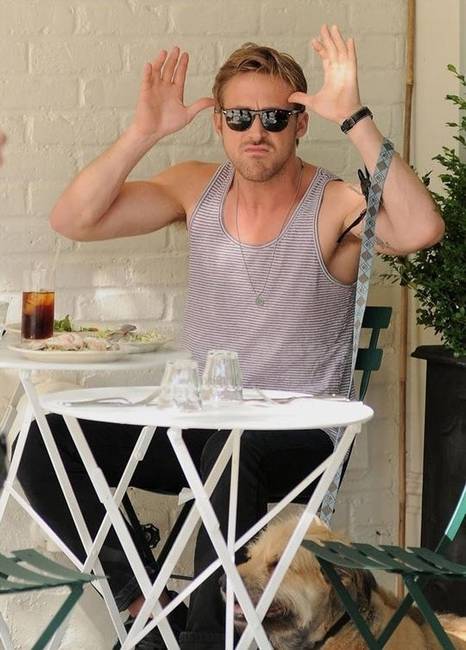 Ryan Gosling válasza azokra, akik kamerával próbálnak bemászni a magánéletébe.