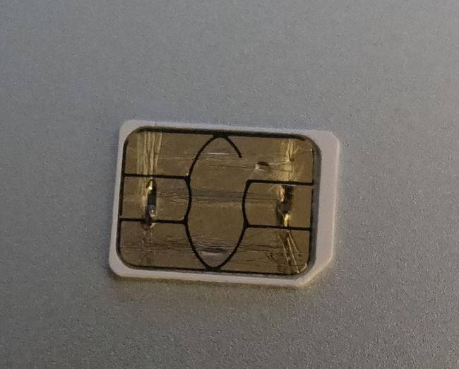 „Ezt a SIM-kártyát szedtem ki anyám iPhone-jából."