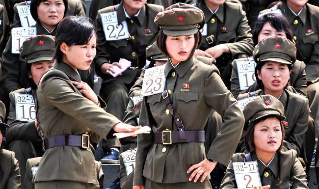Mi az a „kippumjo” – egy 2000 nőből álló titkos állami dandár, akik Észak-Korea legfelsőbb tisztjeit szolgálják