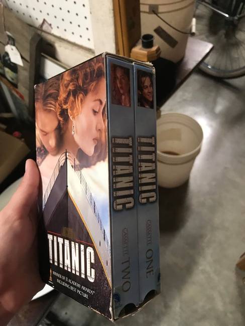 Fel kellett állnunk és kazettát cserélni, hogy végig tudjuk nézni a Titanicot.