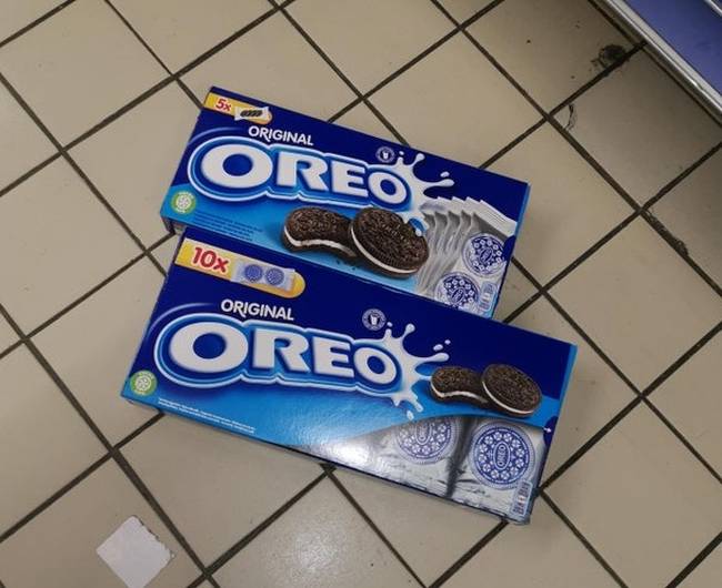 Mindkét csomagban azonos mennyiségű keksz van (220 g), de a nagyobbért többet kell fizetned.