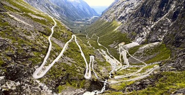 A norvégiai Trollstigen autóút.