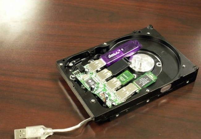 Végezetül egy merevlemez, aminek a belsejében pendrive-ok szolgáltatják a szükséges tárhelyet.